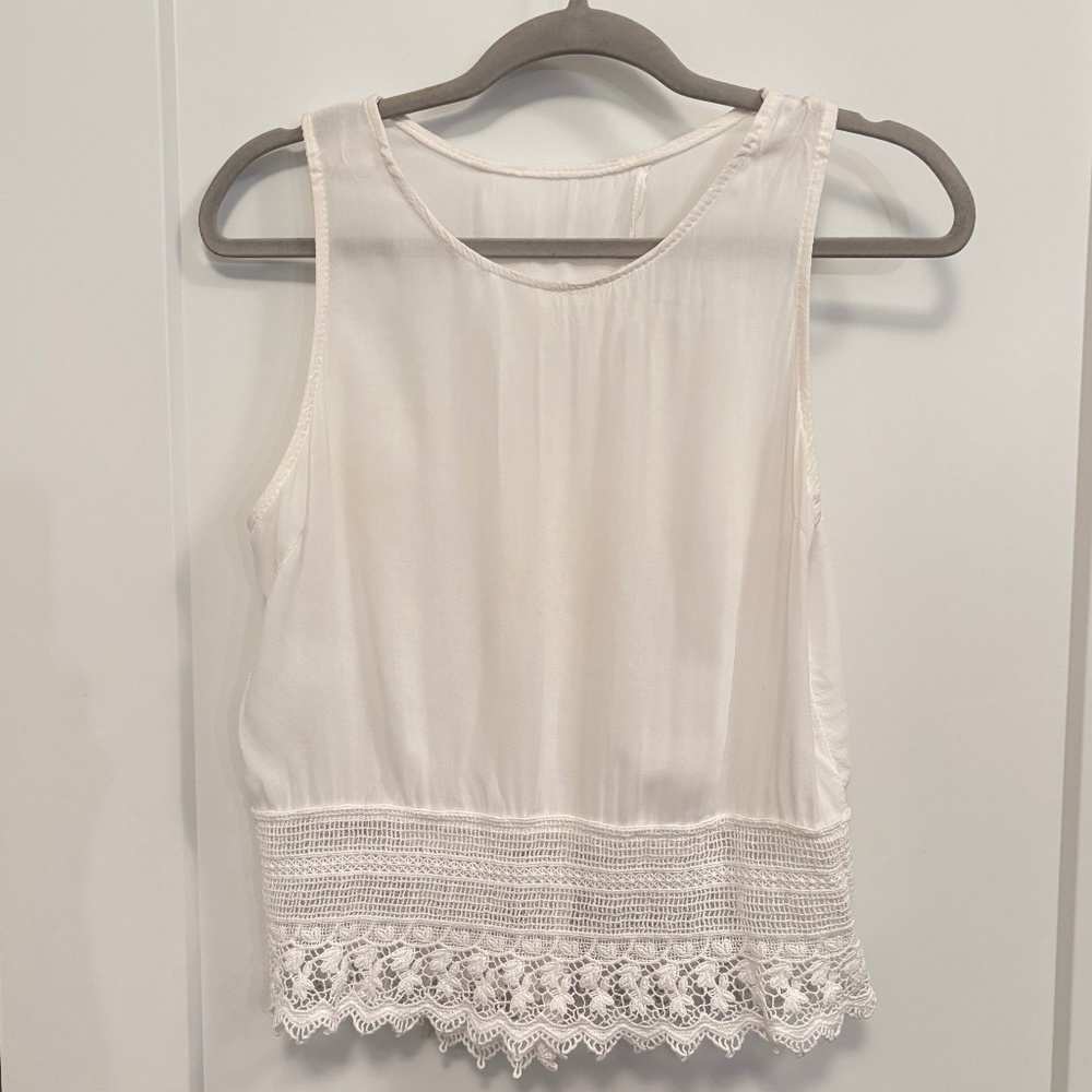 Pronto Moda Made in Italy White Sleeveless Crochet Hem Top Size Small